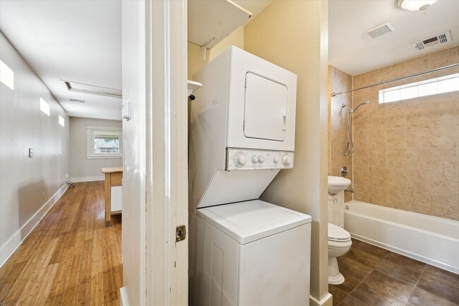 Building Photo - Heights Home for Rent! Move-in Ready