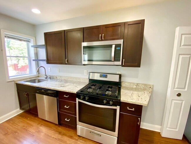 Building Photo - Charming 2bed/2ba Dundalk Townhome!