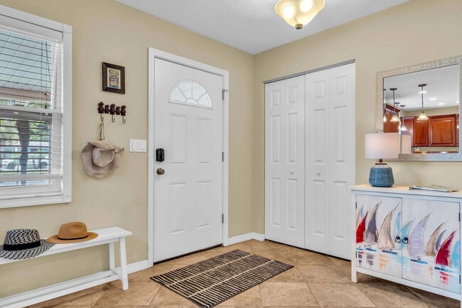 Building Photo - 2852 Gulf Gate Dr