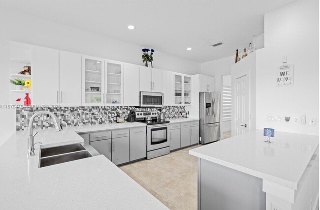 Building Photo - Southwest 28th Street, Miramar, FL 33027 - 4 BR 3 BA single-family home
