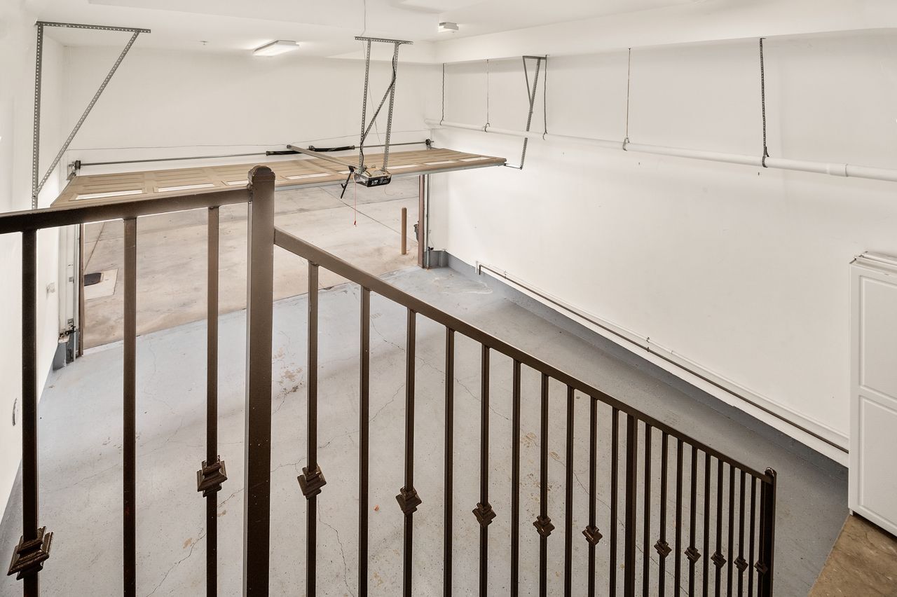 Building Photo - 5241 Colodny Dr