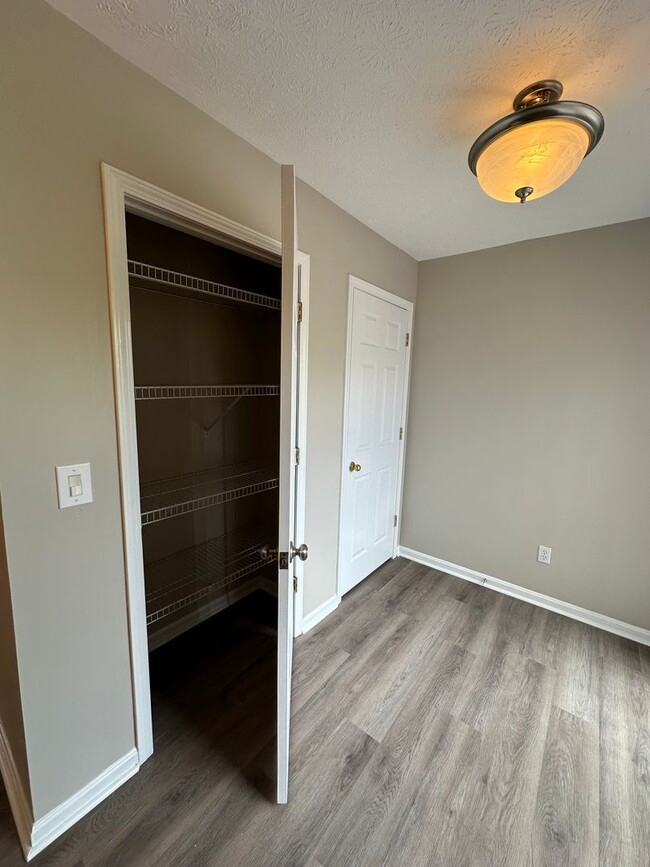 Building Photo - Spacious, Recently Updated J-Town 4BR / 1.5 BA Home for Rent!