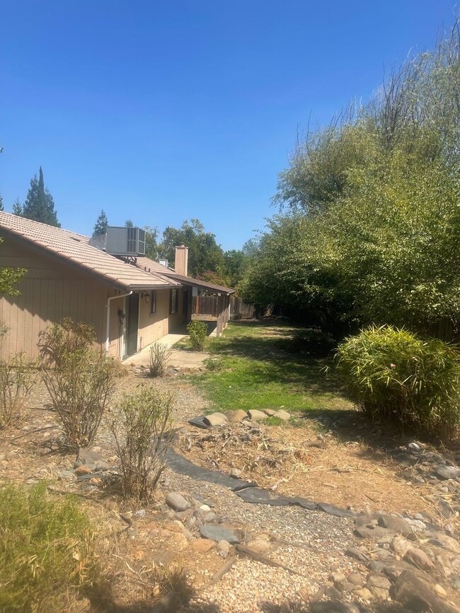 Building Photo - 651 Country Oak Dr