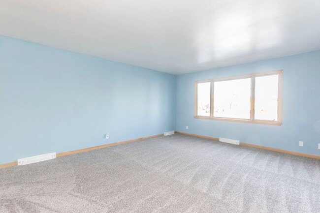 Building Photo - Spacious 3 Bedroom 1 Bathroom