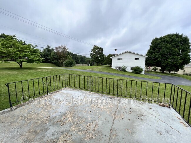 Building Photo - 101 Londonderry Rd