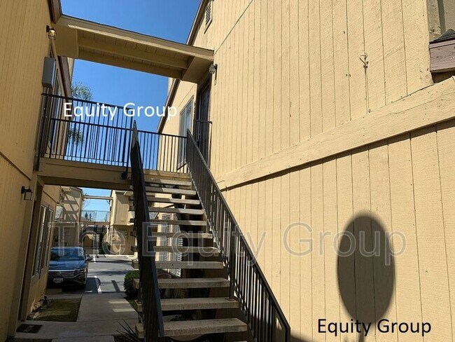 Building Photo - 4008 W Meadow Ave