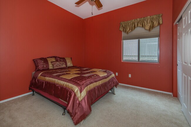 Building Photo - 1141 W Tenniel Dr