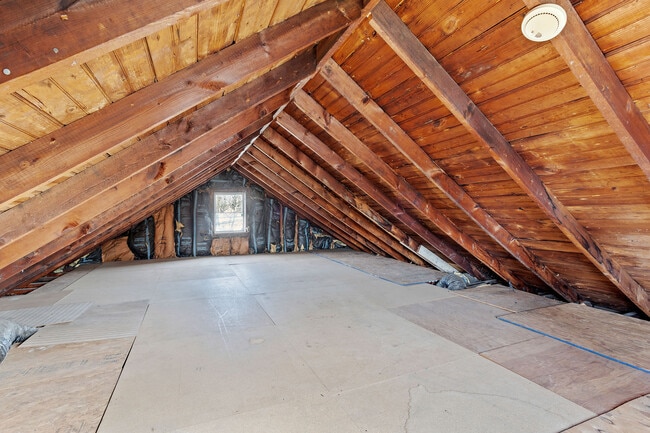 Building Photo - 332 W Olive St