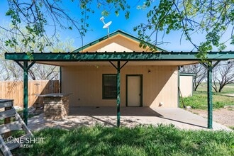 Building Photo - 542 McCartney Lane