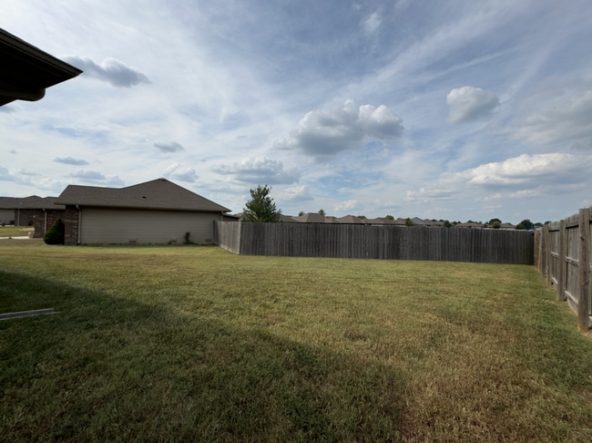 Building Photo - NEW 4 Bedroom | 2 Bathroom | 3 Car Garage ...