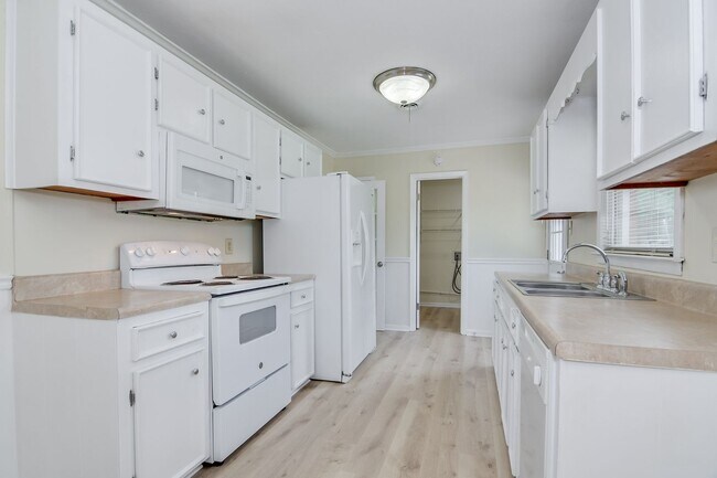 Building Photo - 3 Bedroom Ranch