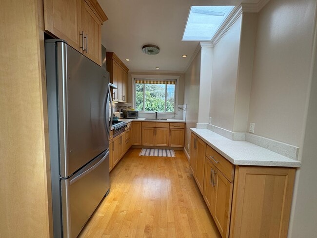 Building Photo - Single Family Home in Prime Sunset Location!