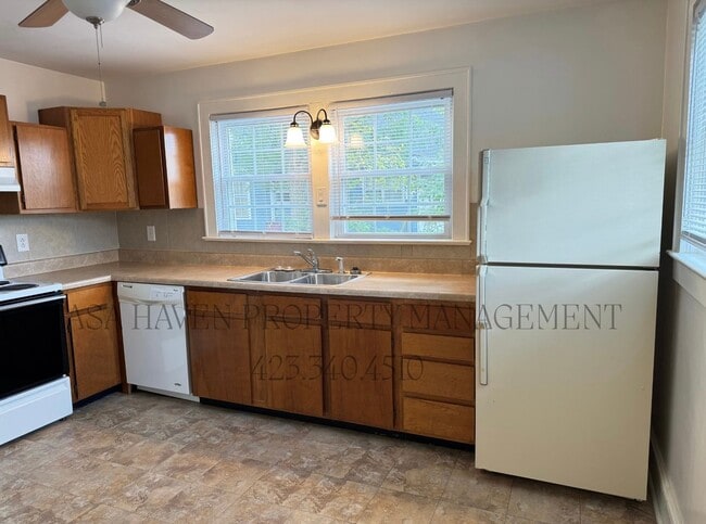 Building Photo - Charming 2 Bed 1 Bath in the Tree Streets!