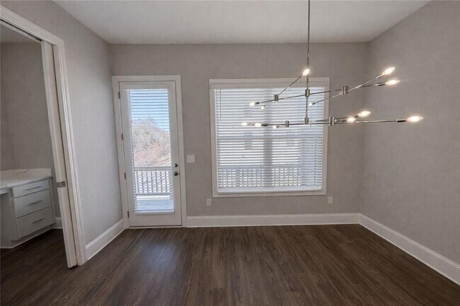 Building Photo - 1375 Walking Wy