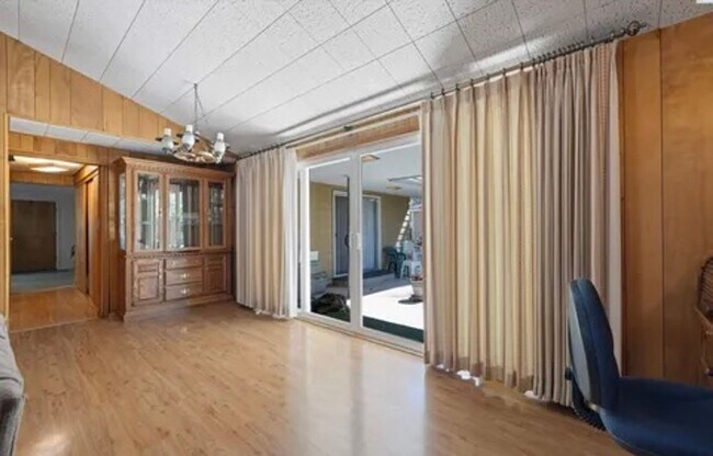 Building Photo - Spacious 4-Bedroom Home with Solar Panels in Richland