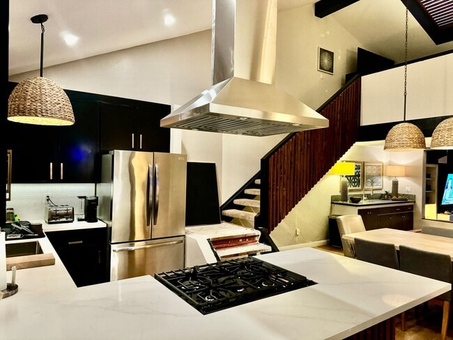 Building Photo - 2 Bedroom, 2 Bath + Loft, with Exceptional Views! Just Steps to the Beach!