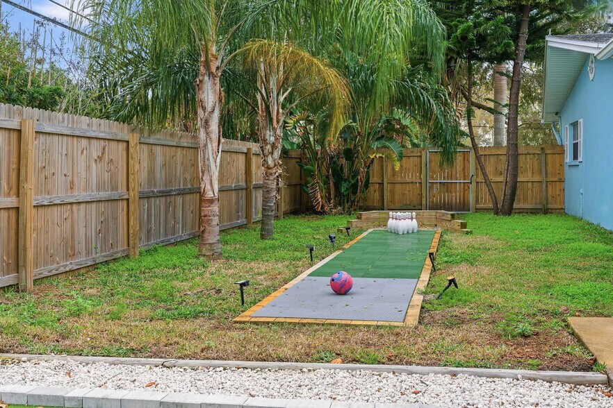 Building Photo - 1596 Idle Dr NE