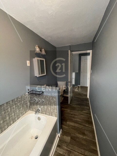 Building Photo - 2114 Wayne Ave