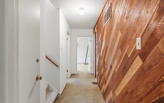 Building Photo - 70 Tiptoe Ln