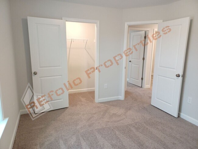 Building Photo - Lovely 4 Bedroom, 3 Bath Single-Family Home w/1st FL Guest Suite & 2 Car Garage in Sierra Heights...