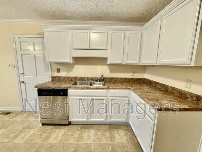 Building Photo - 2109 Hollyridge Pl