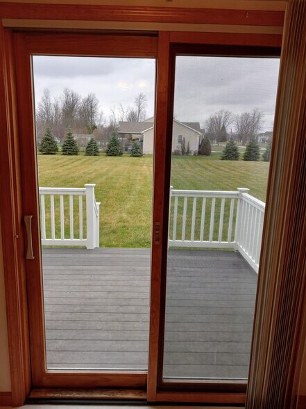 Deck/yard - 9450 Lapp Rd