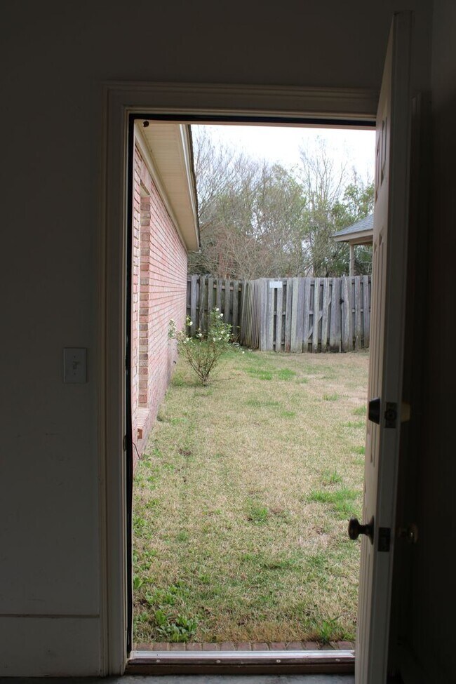 Building Photo - Home for Rent in Deer Creek!