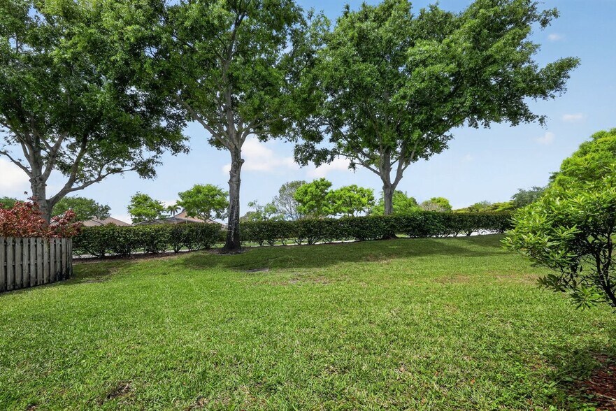 Building Photo - 8023 Bellagio Ln