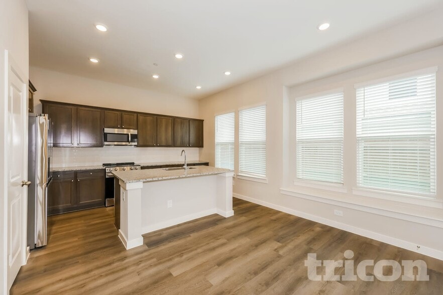 Building Photo - 1030 Fallgate Dr