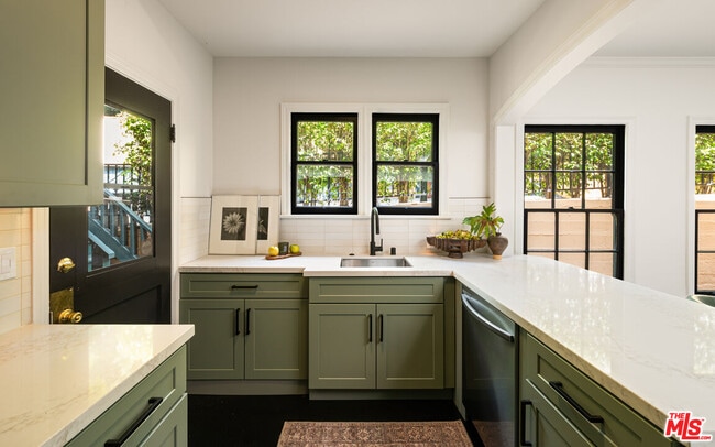 Building Photo - 1954 Hillcrest Rd