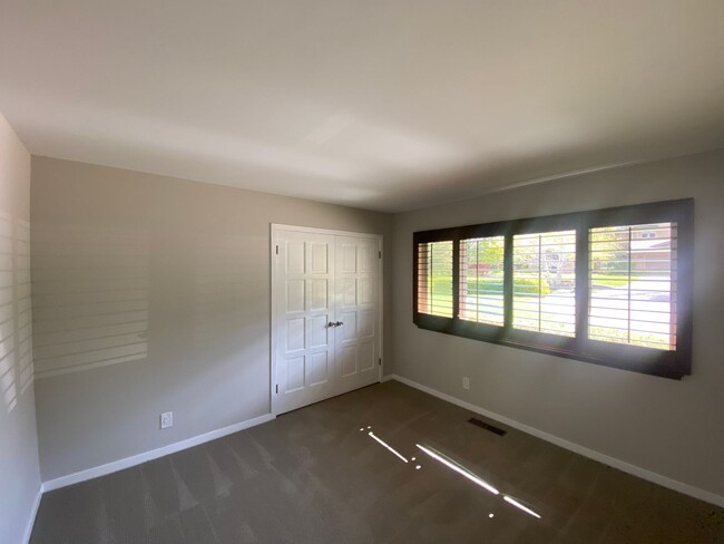 Building Photo - Spacious Single Level Home with Swimming P...