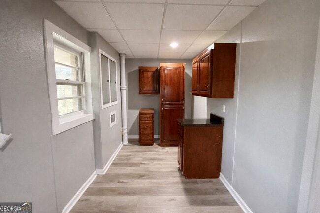 Building Photo - 269 W Hermitage Rd NE