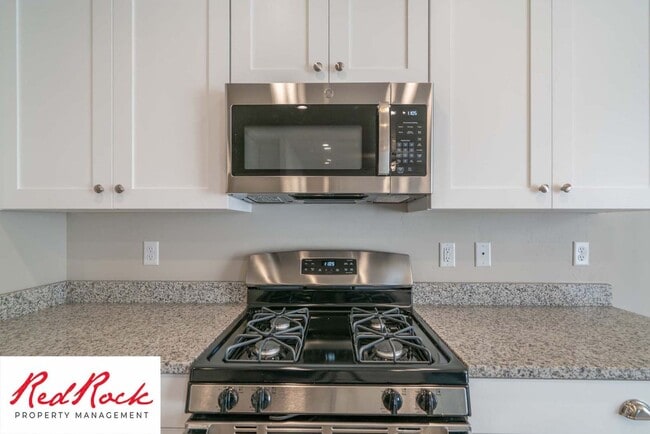 Building Photo - Modern 4-Bed Townhome in Hurricane Heights