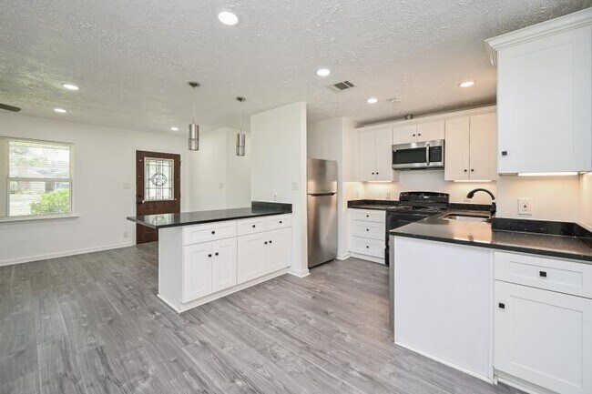 Building Photo - 5233 W 43rd St