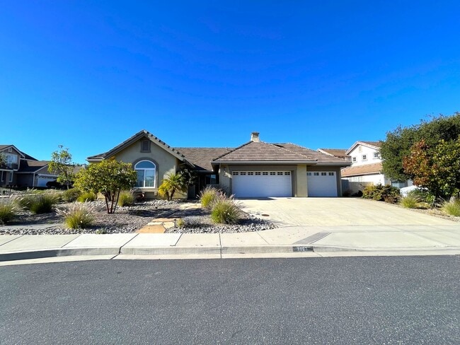 Primary Photo - Single Story Large Four Bedroom Home in the Bluffs