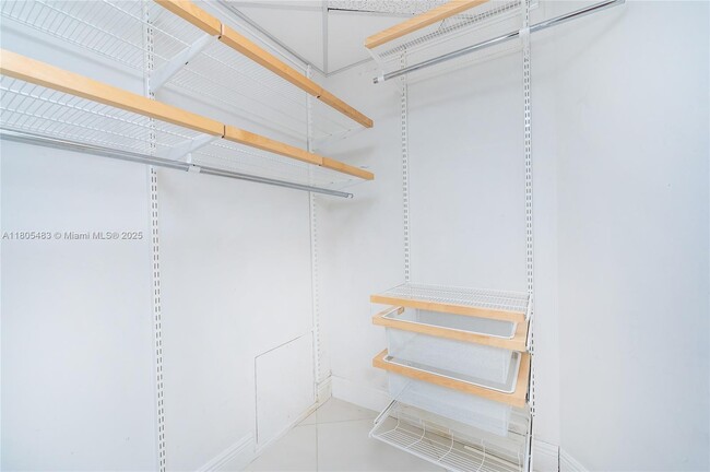 Building Photo - 475 Brickell Ave