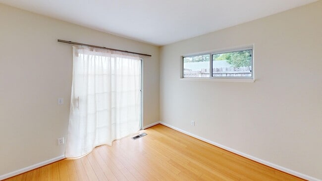 Building Photo - Nicely updated 2x2 Santa Rosa Home