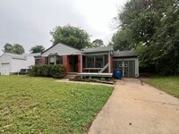 Building Photo - Charming 1950's midtown bungalow near 41st and Peoria