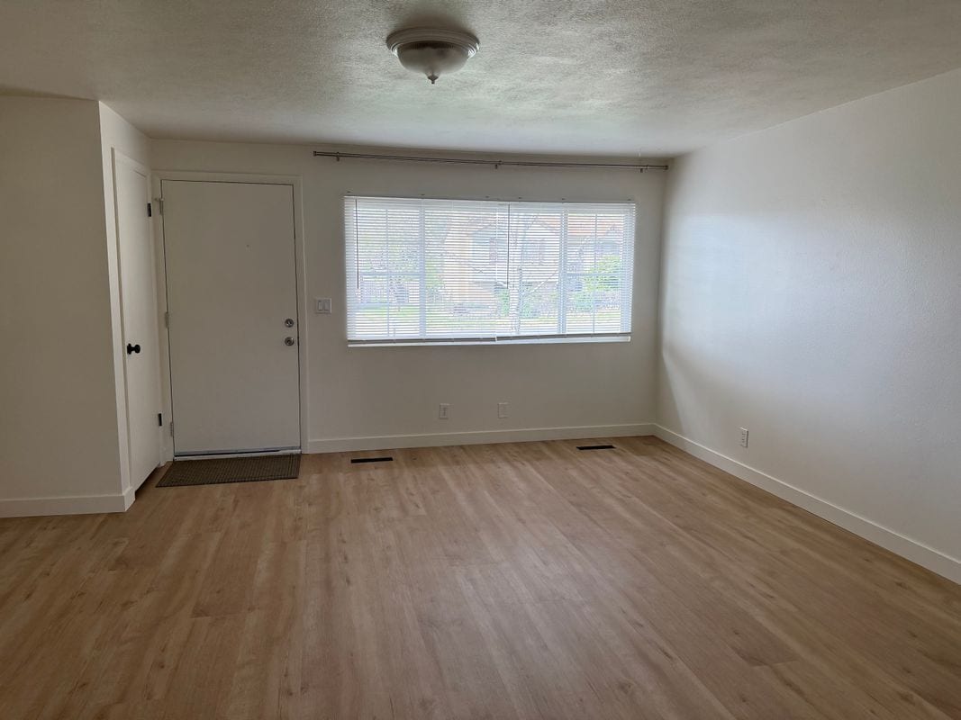 Building Photo - 81 W 300 N