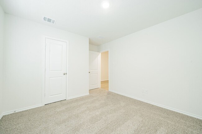 Building Photo - 2147 Thornton Dr