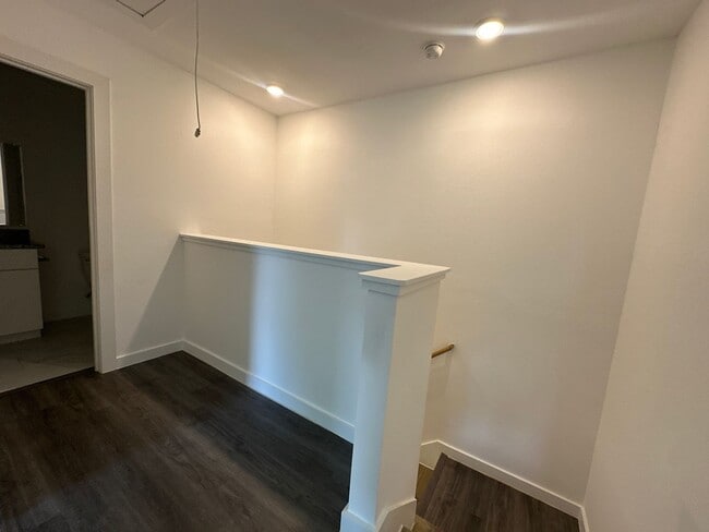 Building Photo - For Lease | 3 Bed, 2 Bath | 1,150 Sq Ft | ...