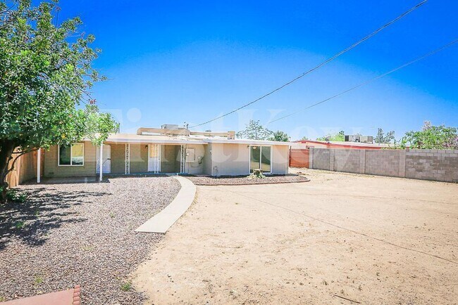 Building Photo - 1124 W Cinnabar Ave