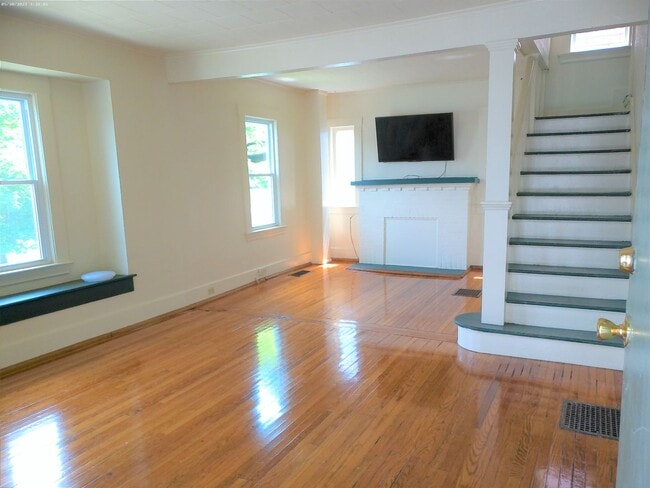 Building Photo - 948 Ackerman Ave