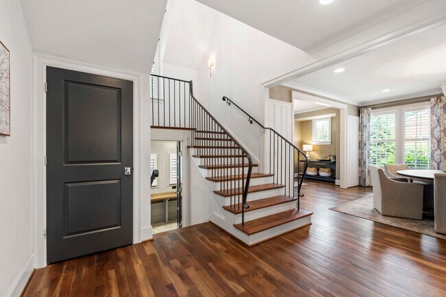 Building Photo - Custom Built 4BD, 4BA Home with Bonus Room...