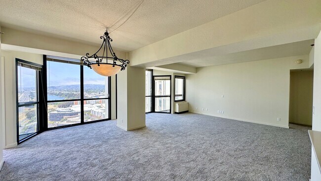Building Photo - GORGEOUS Views from the 29th Floor in this...