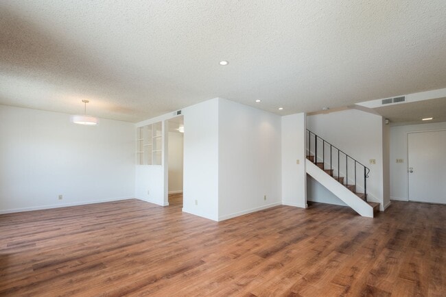 Building Photo - Harborside Waterfront 4 Bed/2.5 Bath Townhouse in Foster City