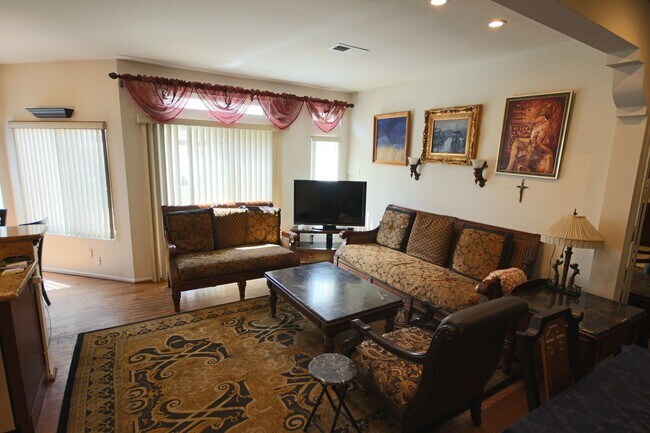 Building Photo - Furnished 3 Bedroom UTC/La Jolla Townhome