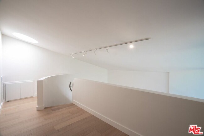 Building Photo - 650 N Tigertail Rd