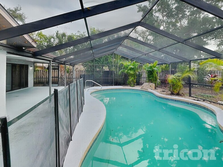 Building Photo - 4387 Pasadena Cir