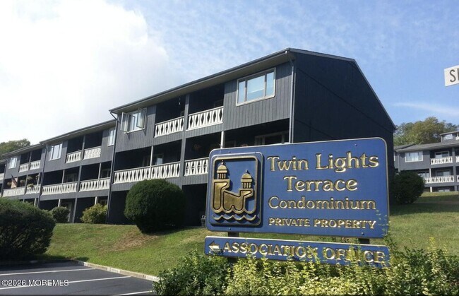 Building Photo - G4 Twinlights Terrace